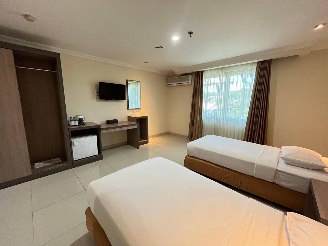 Manise Hotel Ambon Kültér fotó